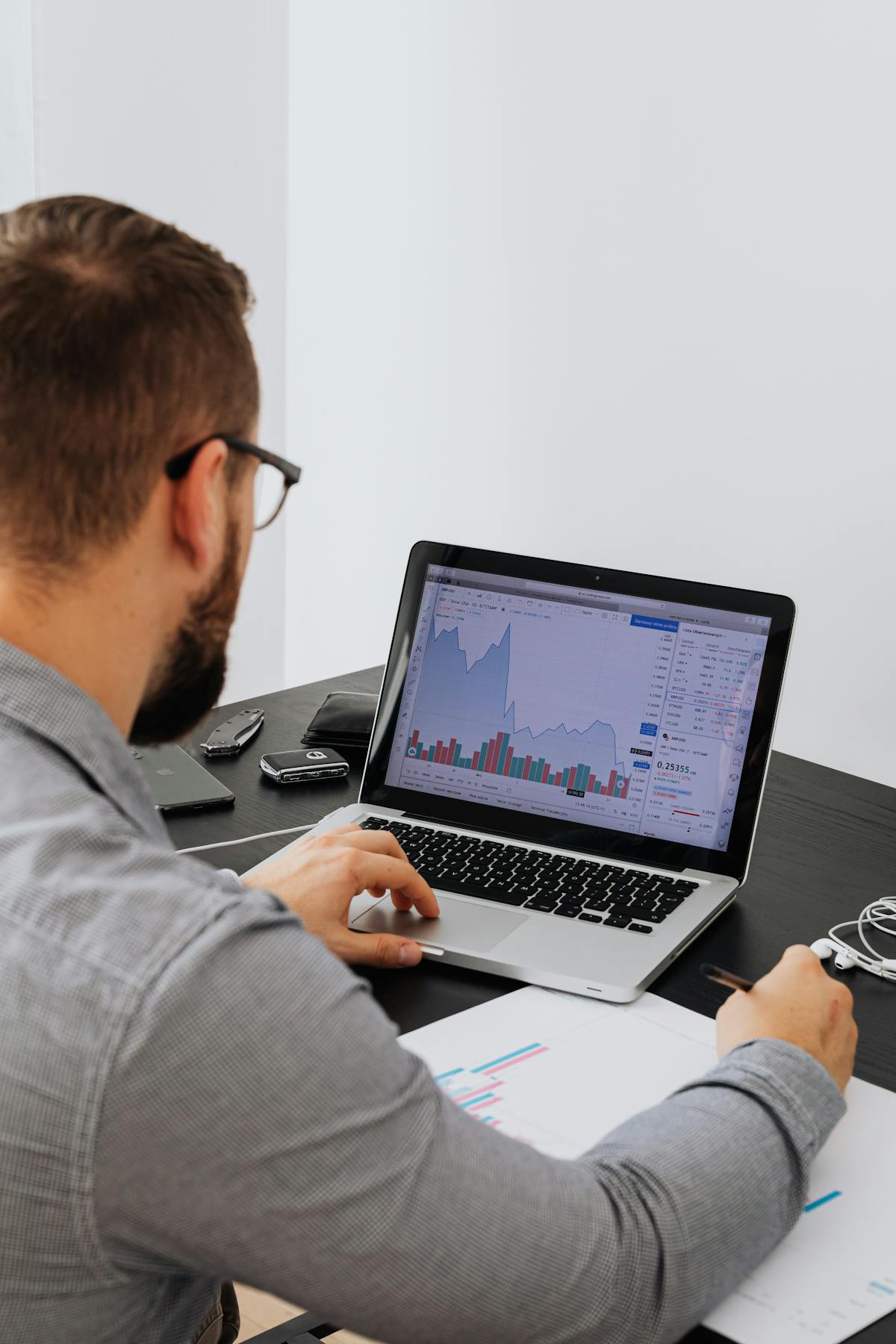 Advisor analyzing financial data on laptop